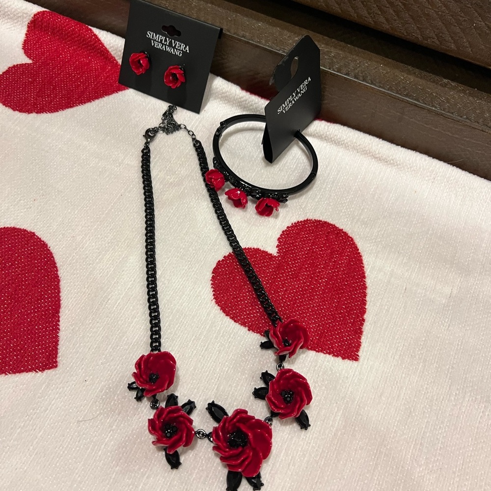 Simply Vera black and rose jewelry set